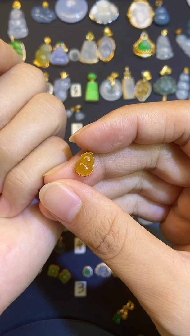 吊坠(不含链)18K金镶嵌翡翠一***糖1