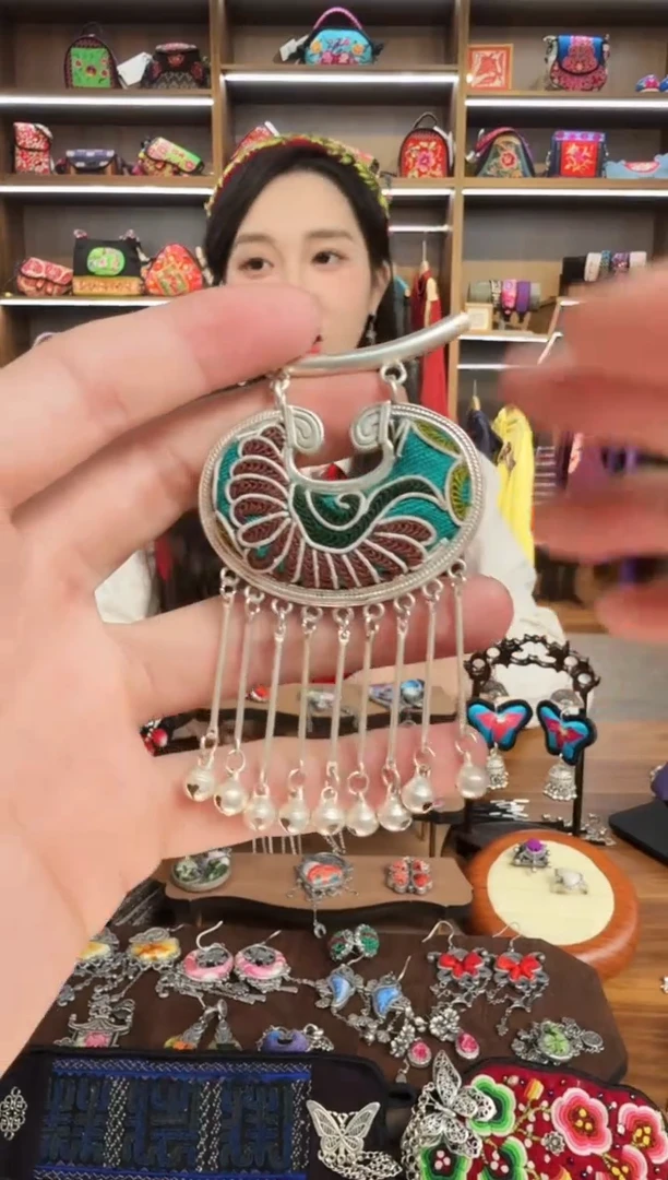【闪购商品】织绣54蒙阿苏苗绣传承