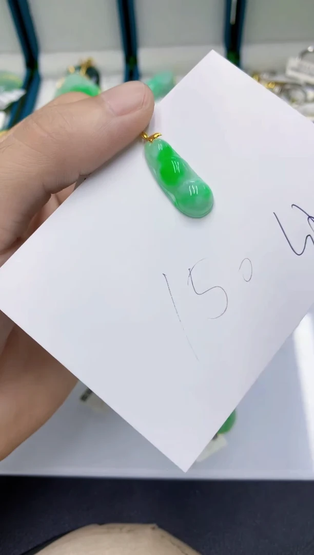 颈饰18K金镶嵌翡翠翡翠