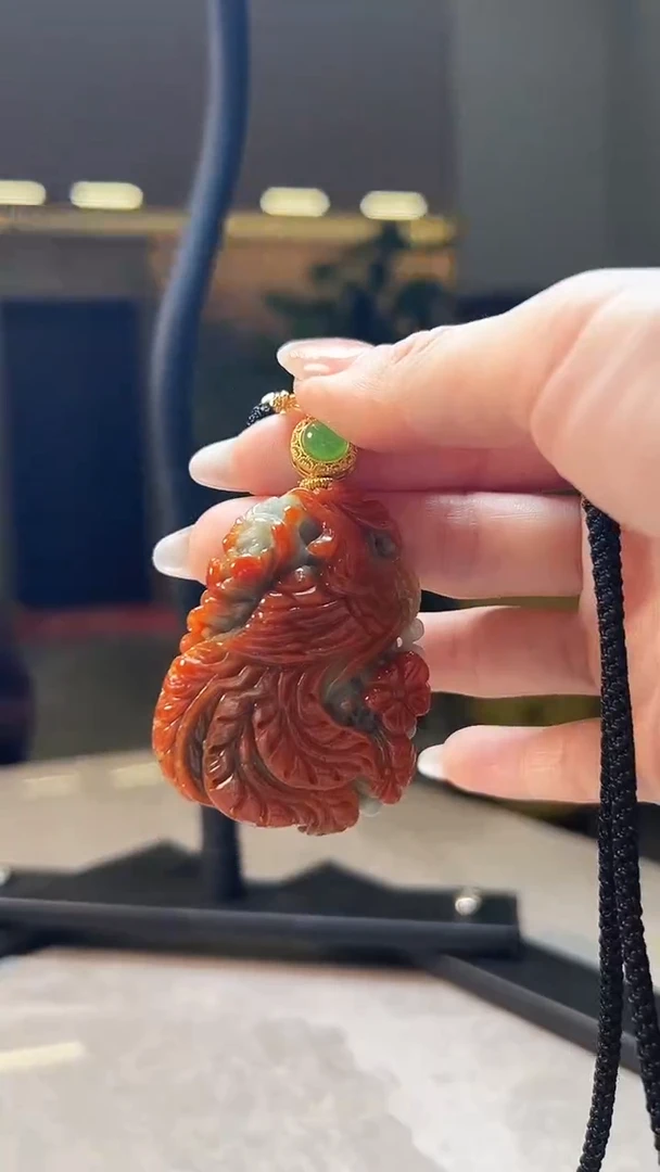 翡翠未镶嵌颈饰凤凰