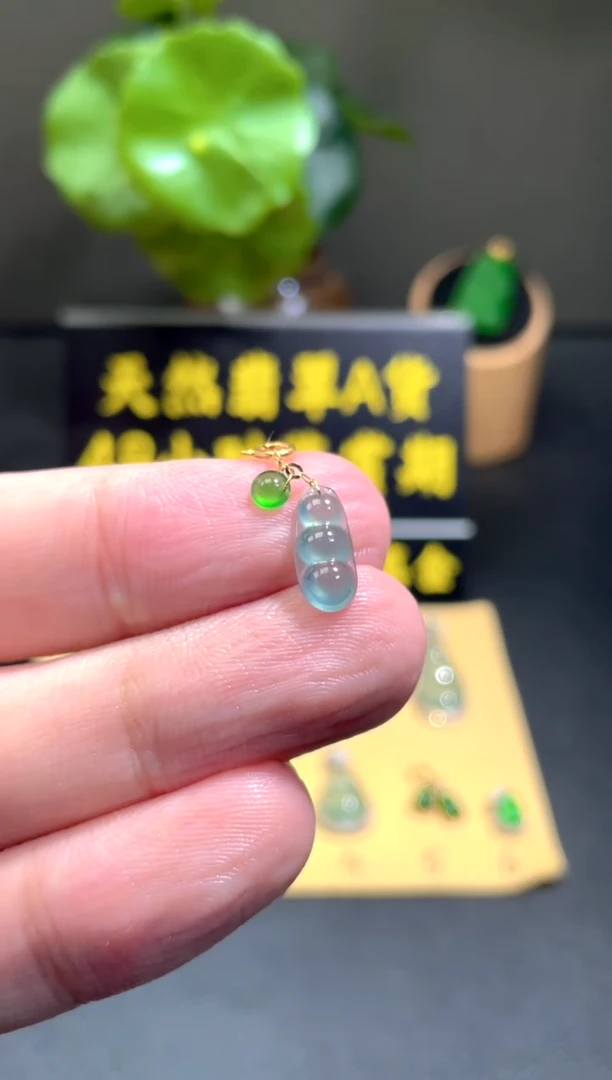 颈饰18K金镶嵌翡翠翡翠A货