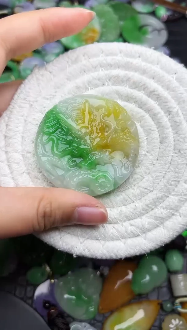 颈饰未镶嵌翡翠缅甸翡翠吊坠