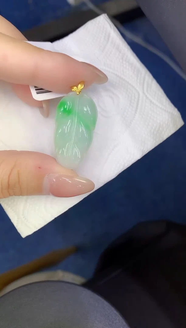 颈饰18K金镶嵌翡翠缅甸天然翡翠A货