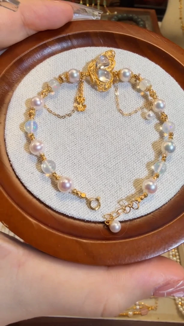 18K金镶嵌手链淡水珍珠全金马岛蝴蝶流苏手链