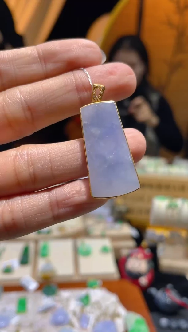 【闪购商品】翡翠颈饰18K金镶嵌假一赔三
