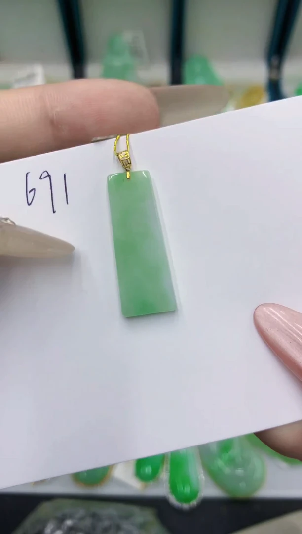 颈饰18K金镶嵌翡翠111111