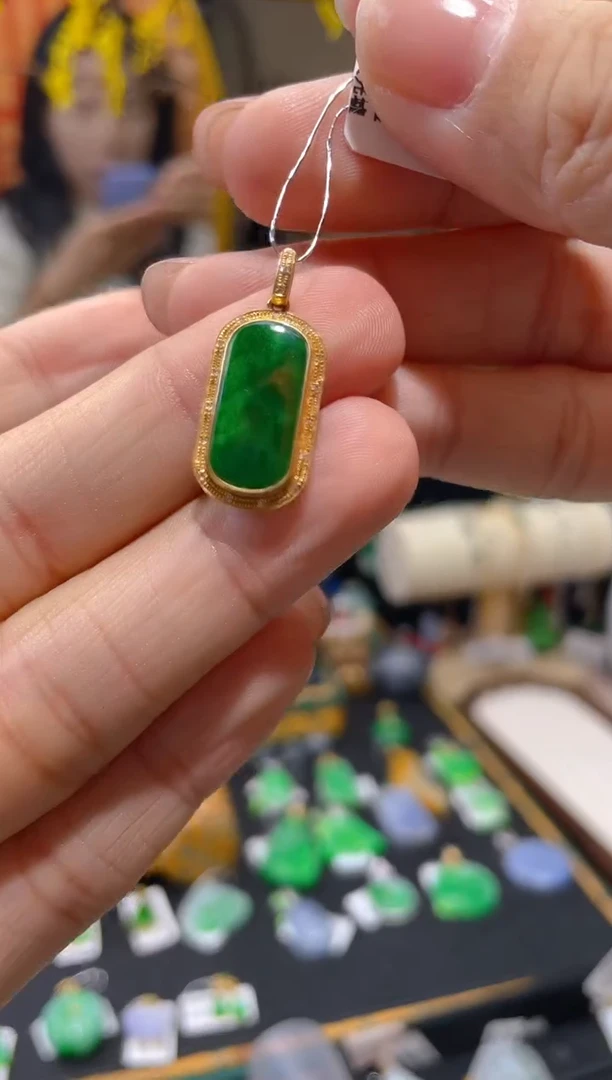 【闪购商品】翡翠颈饰18K金镶嵌假一赔三