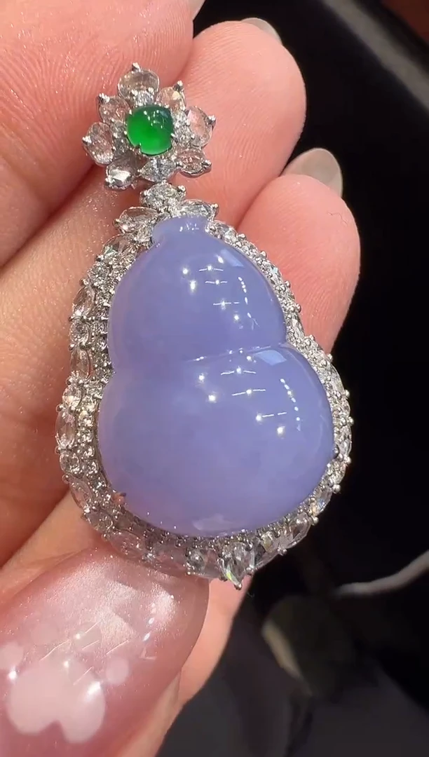 颈饰18K金镶嵌翡翠吊坠