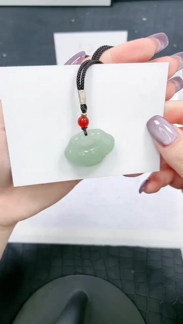 【闪购商品】石英质玉手镯未镶嵌555