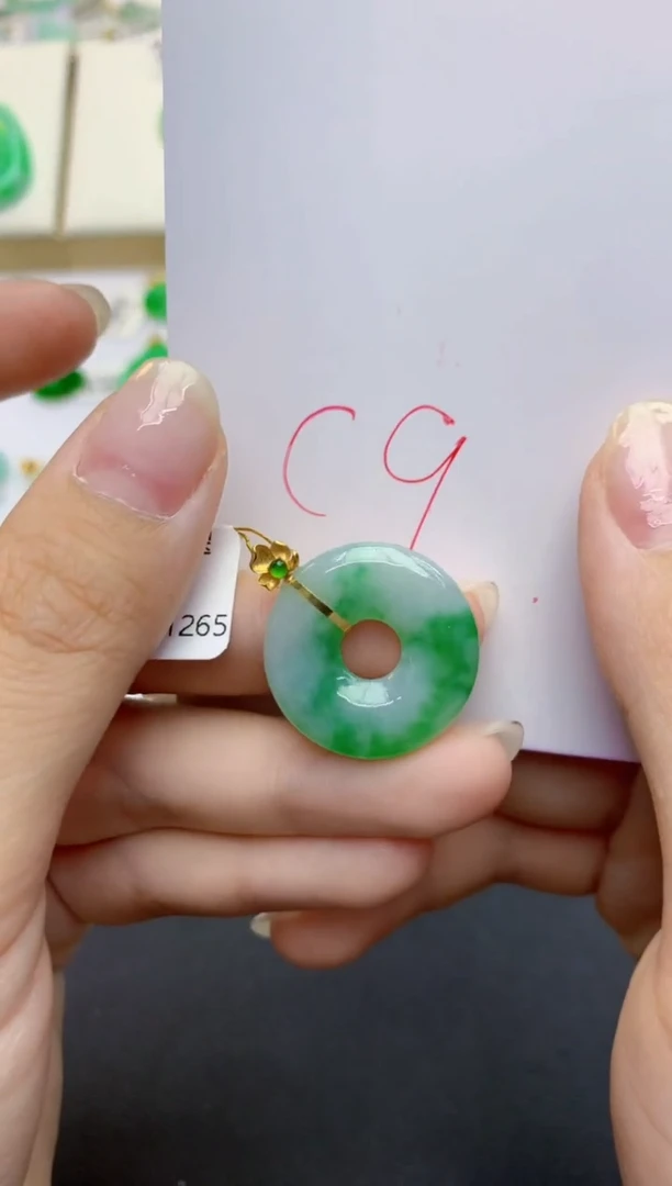 翡翠18K金镶嵌颈饰天然缅甸A货翡翠