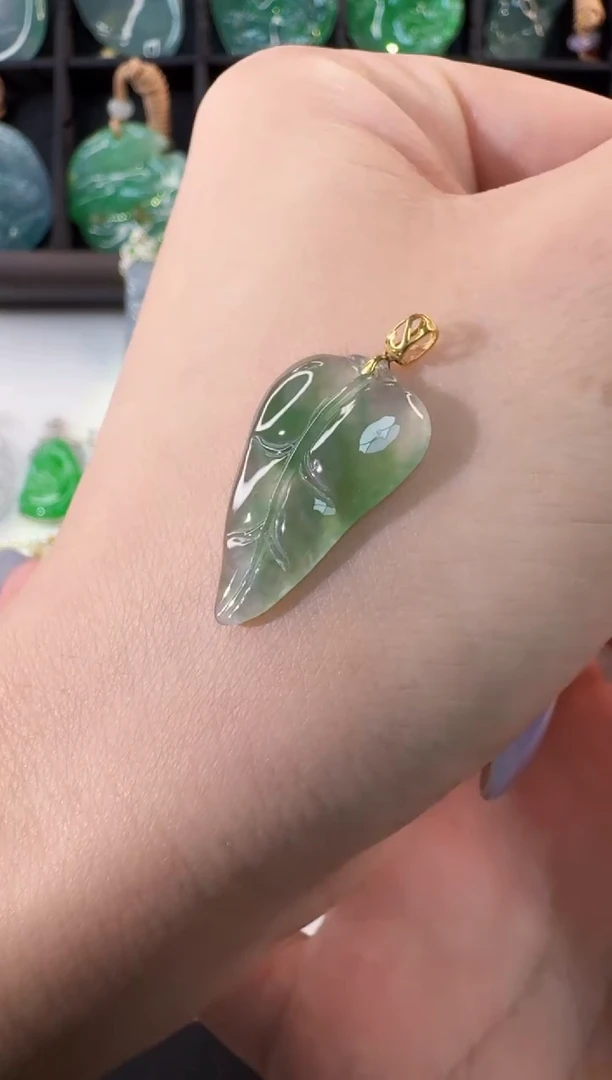 颈饰18K金镶嵌翡翠缅甸A货翡翠