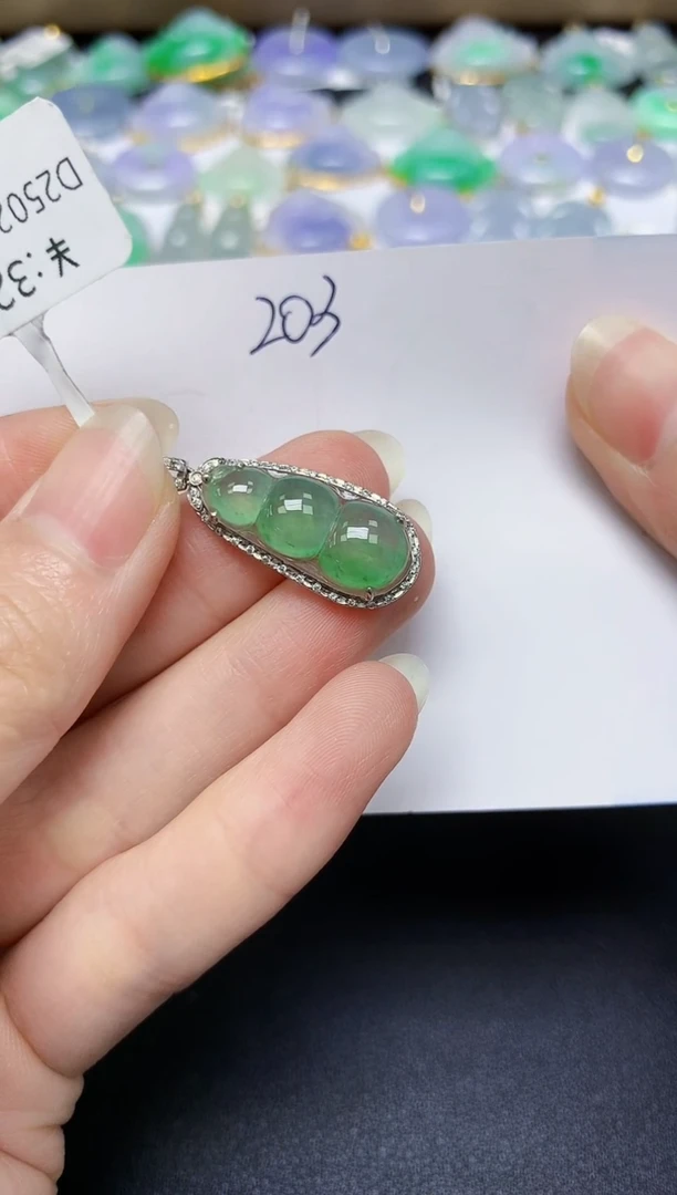 翡翠18K金镶嵌颈饰 天然缅甸翡翠A货