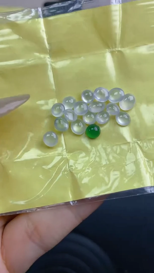 定制翡翠未镶嵌天然翡翠蛋面69