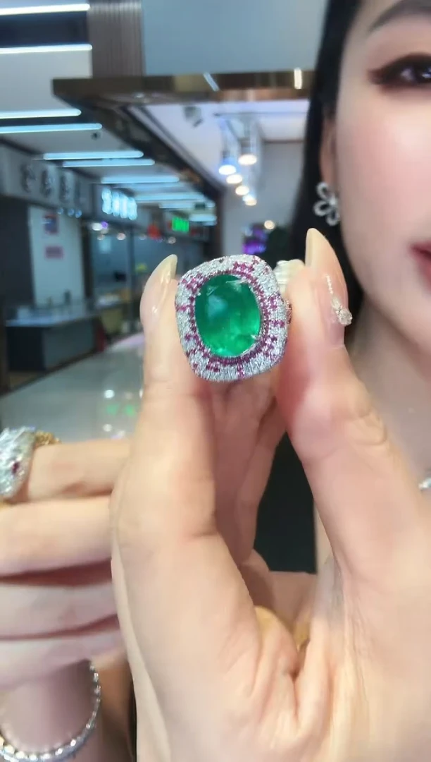 18K金镶嵌戒指祖母绿4.80ct