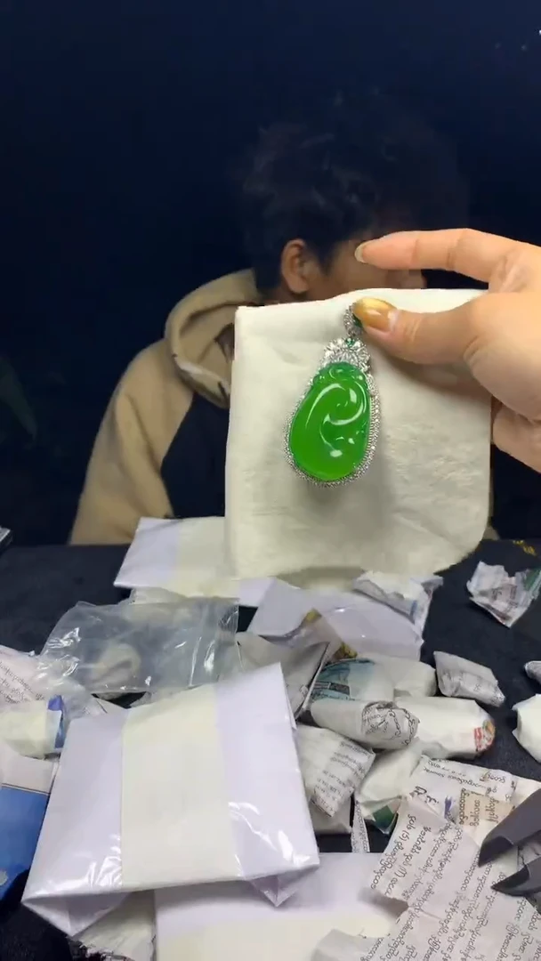 满色吊坠 所见即所得！！