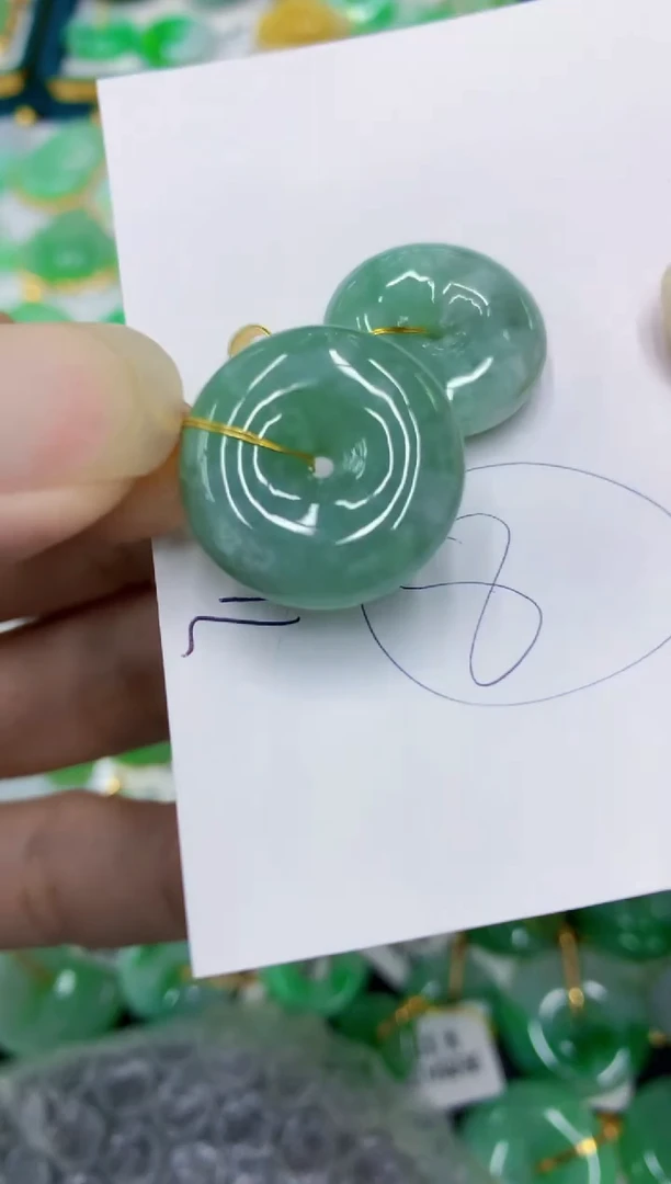 翡翠未镶嵌颈饰1111111111多样性发其一