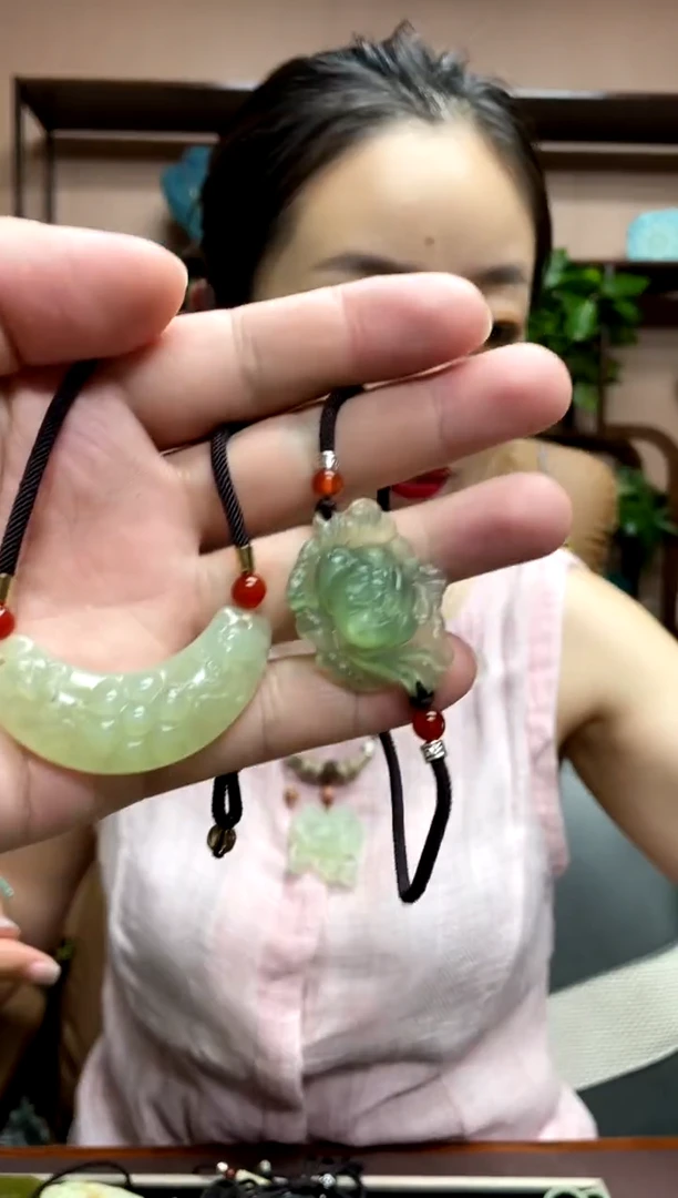 岫玉未镶嵌吊坠·