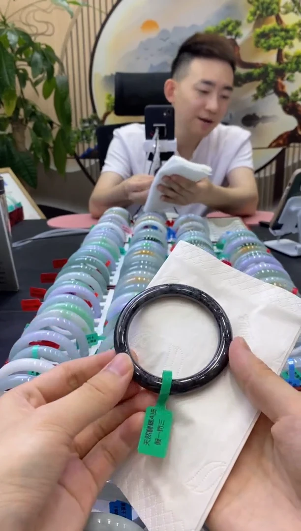 翡翠手镯未镶嵌6675