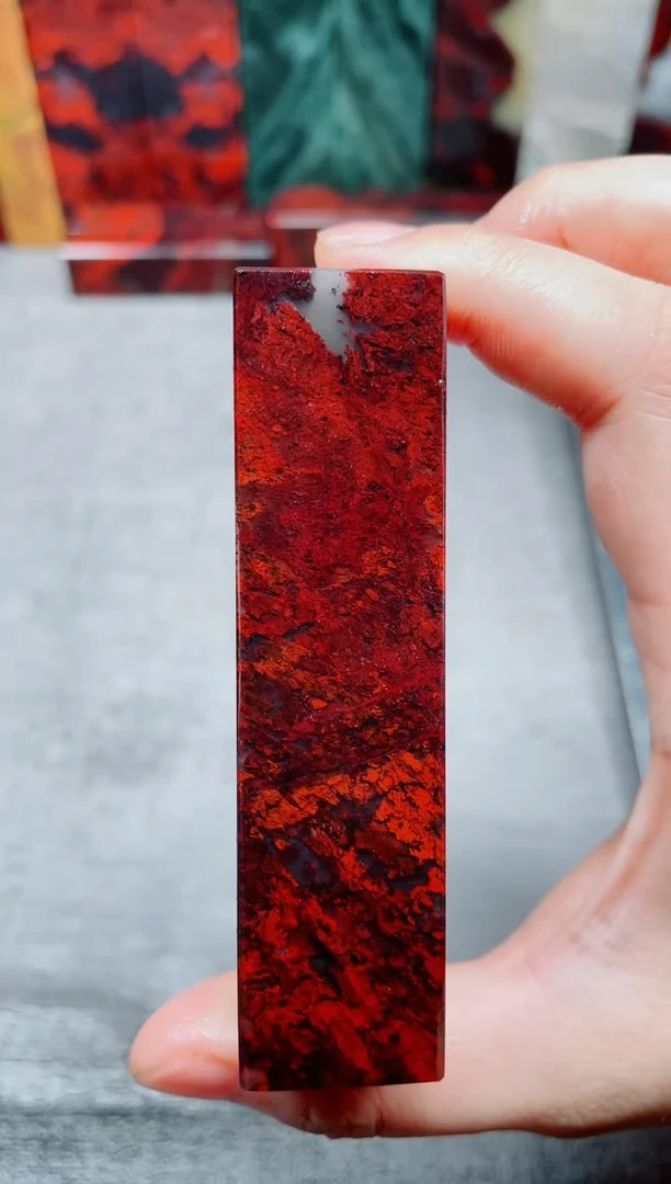 玉新*代桂林鸡血玉石素章2.0左右红11