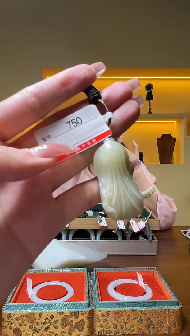 和田玉未镶嵌颈饰1