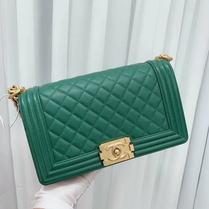 99新 Chanel/香奈儿 【杨贵妃专属】绿色金扣中号鱼子酱leboy包