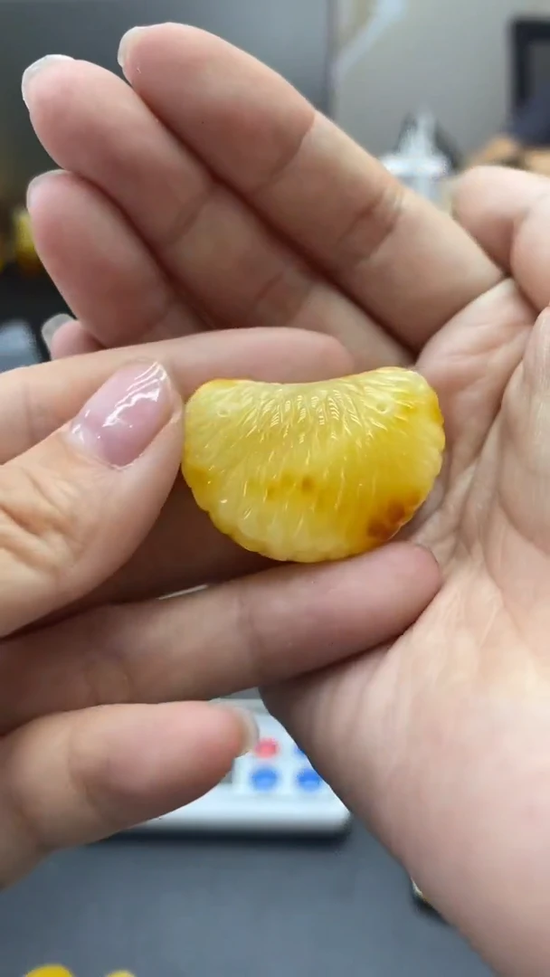 未镶嵌琥珀珠宝奇石588