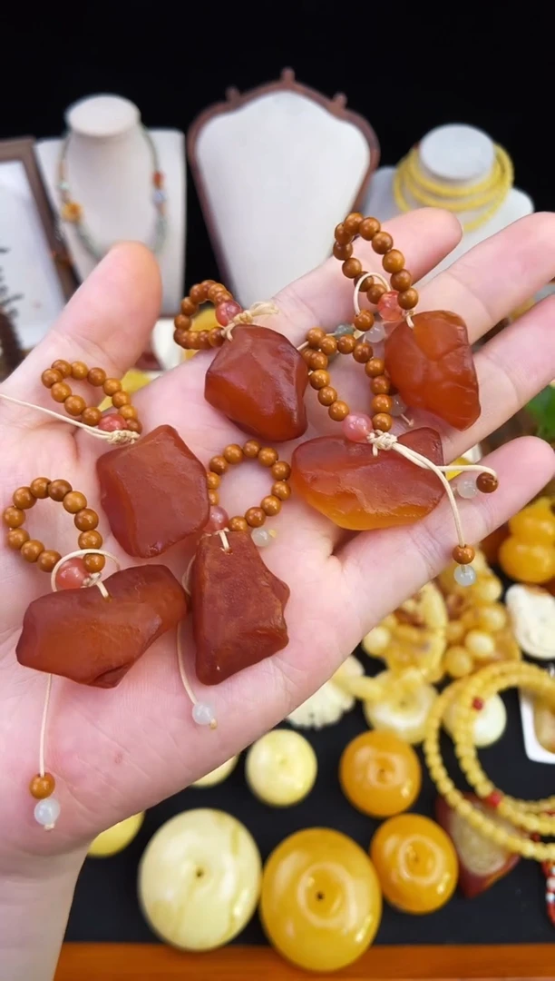 琥珀未镶嵌珠宝奇石多样性发其一