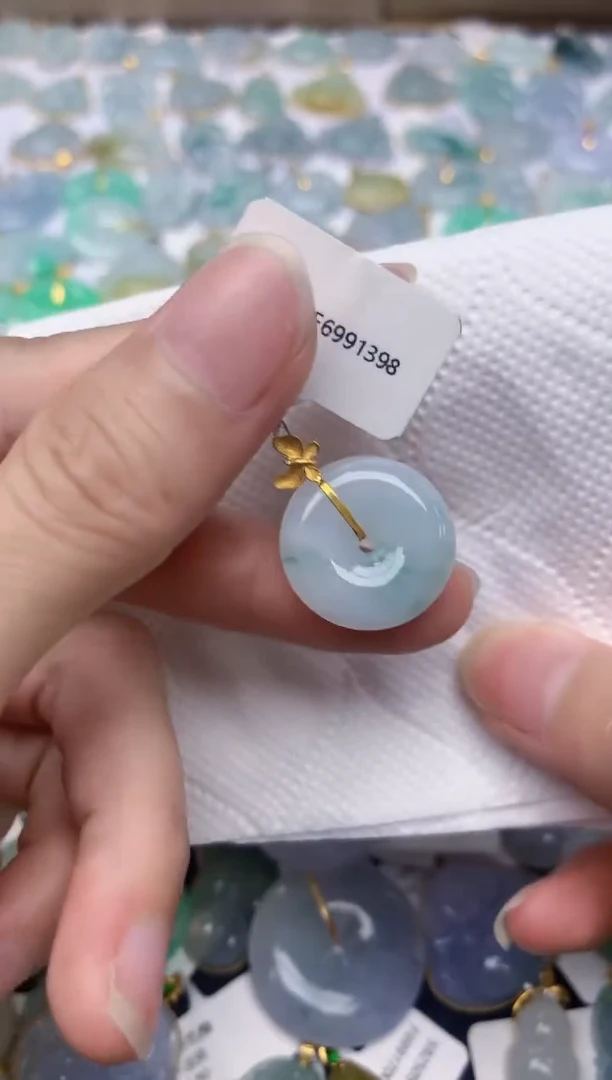 翡翠18K金镶嵌颈饰天然A货翡翠