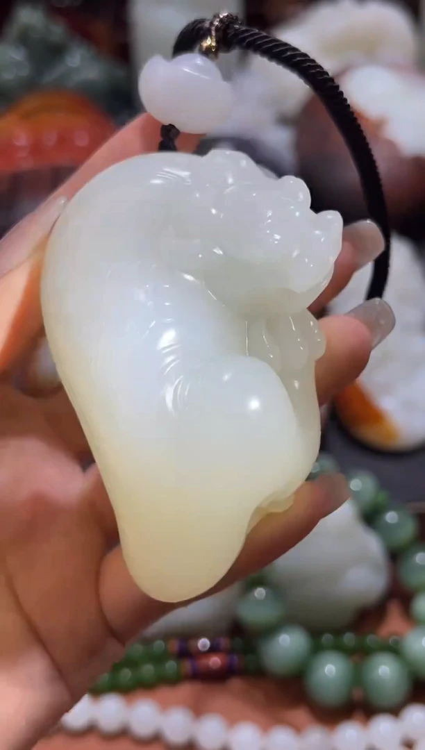 未镶嵌和田玉把件淡*和田玉