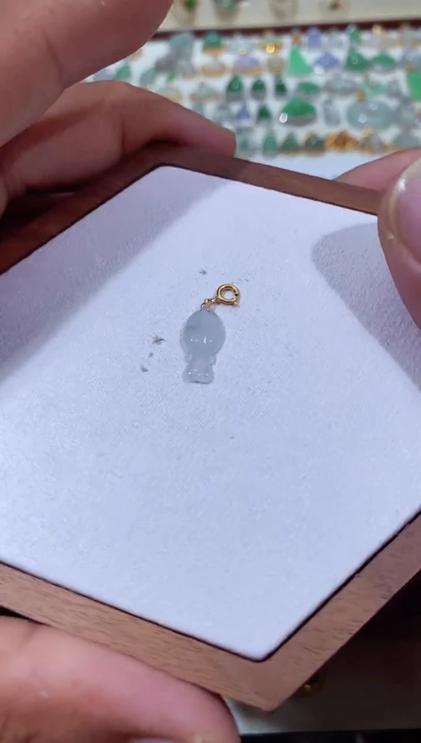 颈饰18K金镶嵌翡翠111111