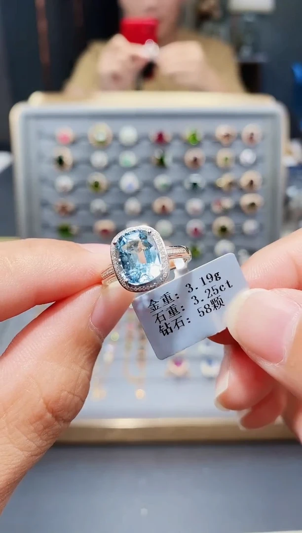 18K金镶嵌戒指海蓝宝石3.25配钻