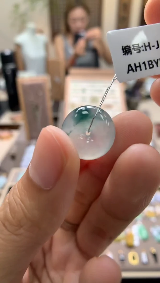 颈饰未镶嵌翡翠平安扣