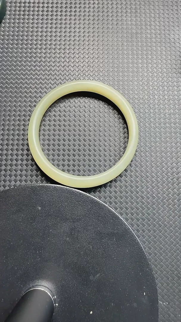 和田玉手镯未镶嵌129圈口56.3