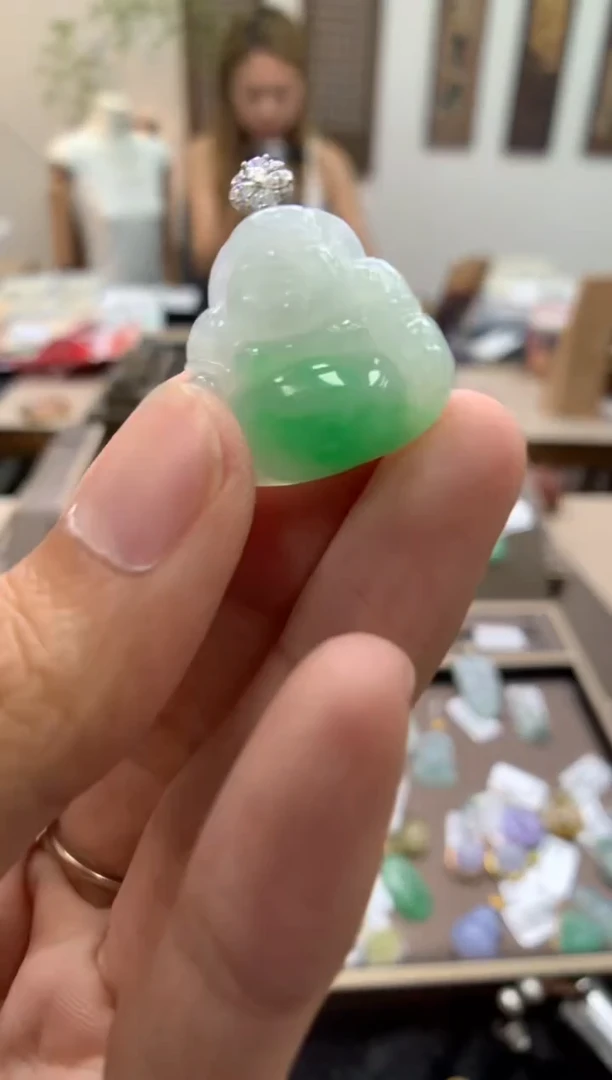 颈饰18K金镶嵌翡翠佛公