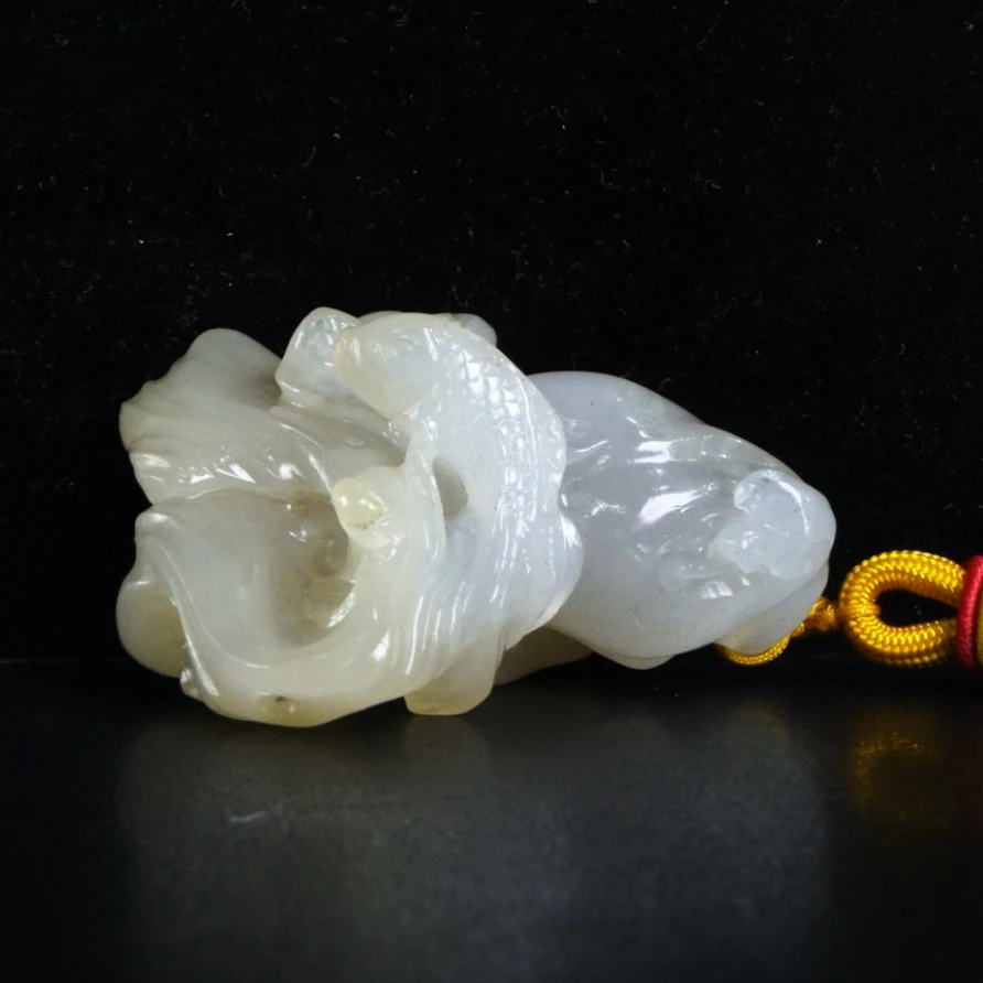 33寿山石天蓝冻鲤鱼卷浪手把件70.9克6x5x3.6cm