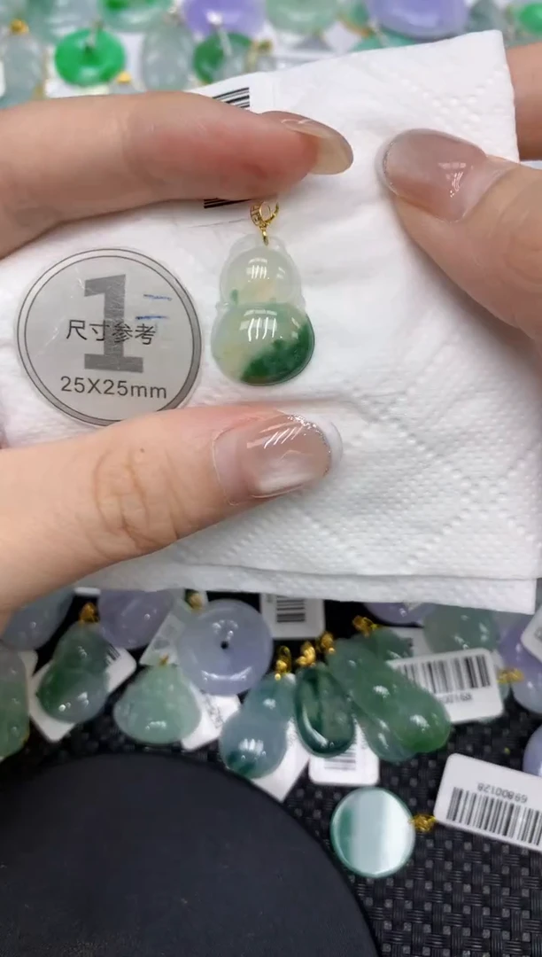 颈饰18K金镶嵌翡翠111111