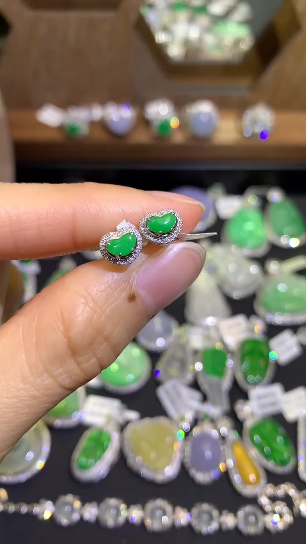 【闪购商品】翡翠吊坠(不含链)18K金镶嵌耳钉