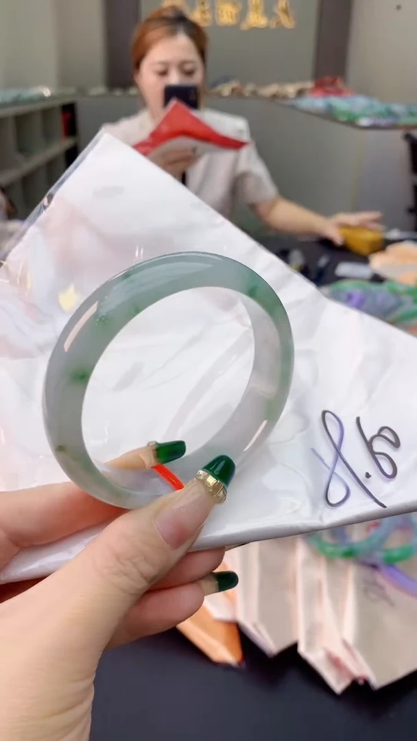 未镶嵌手镯翡翠1020241187