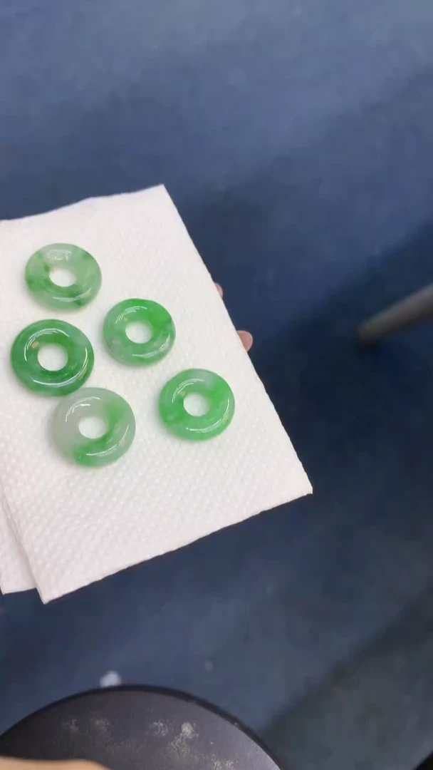 颈饰未镶嵌翡翠多样性发其一