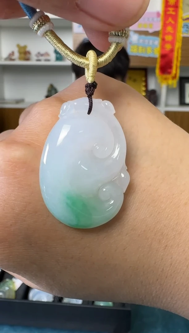 翡翠未镶嵌颈饰翡翠颈饰