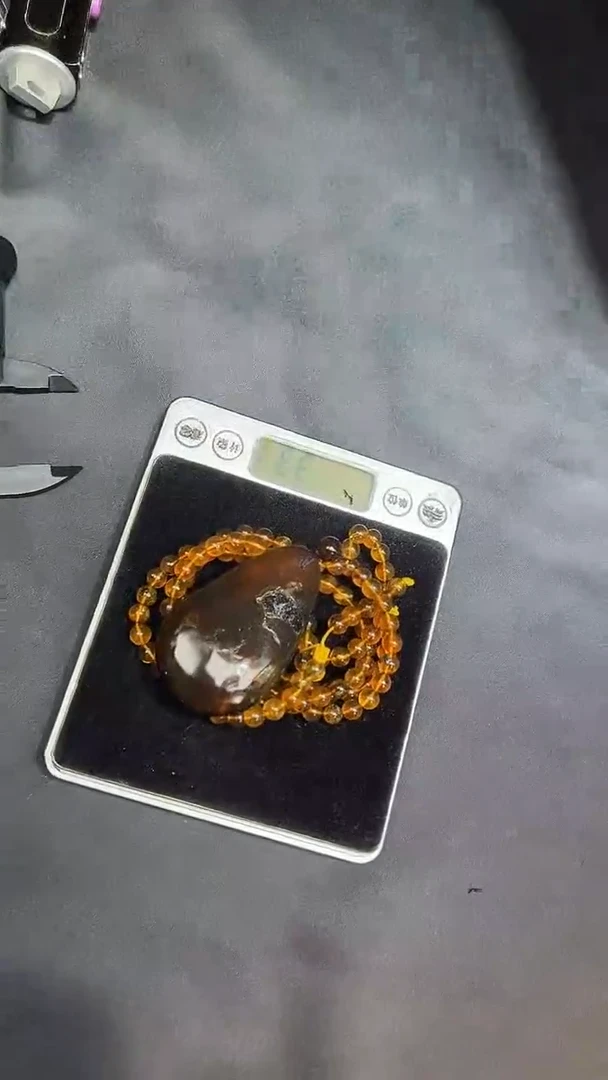 琥珀吊坠(赠链)未镶嵌吊坠