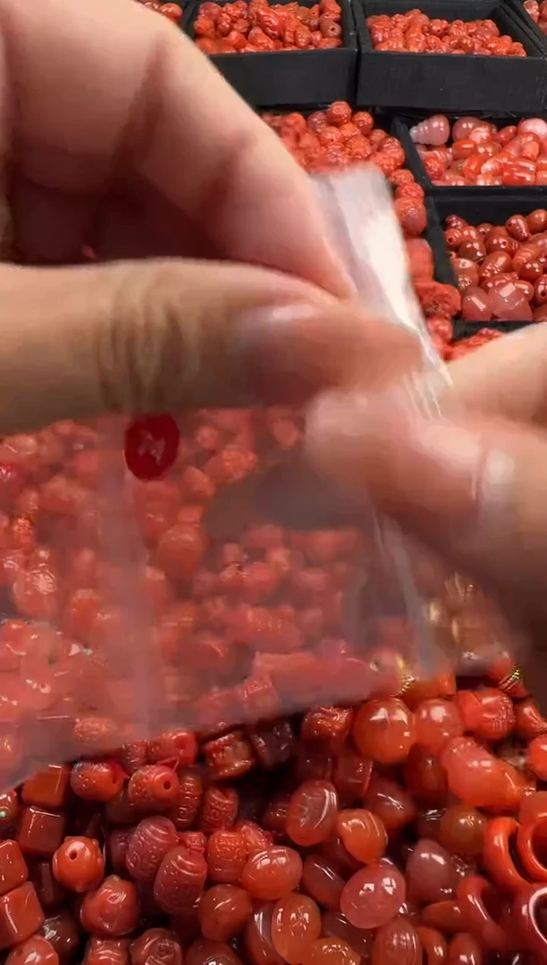南红玛瑙未镶嵌颈饰1