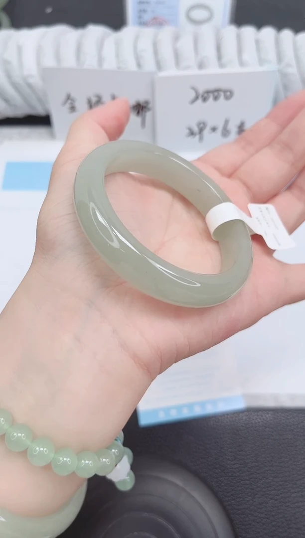 未镶嵌手镯石英质玉60-56.8