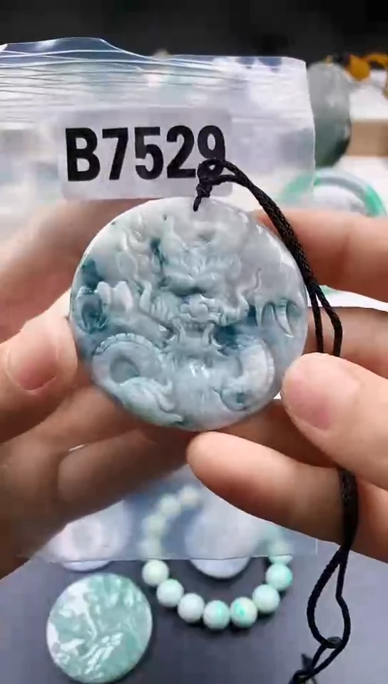 颈饰未镶嵌翡翠天然翡翠吊坠挂件