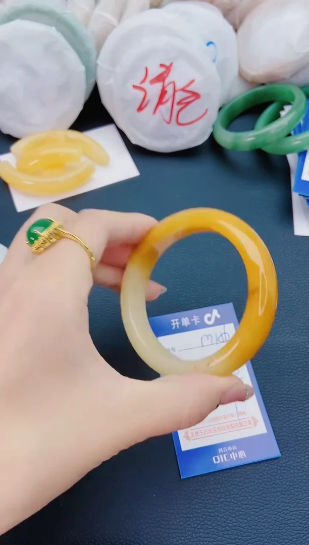 石英质玉手镯未镶嵌M156-59-60