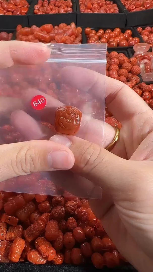 颈饰未镶嵌南红玛瑙1