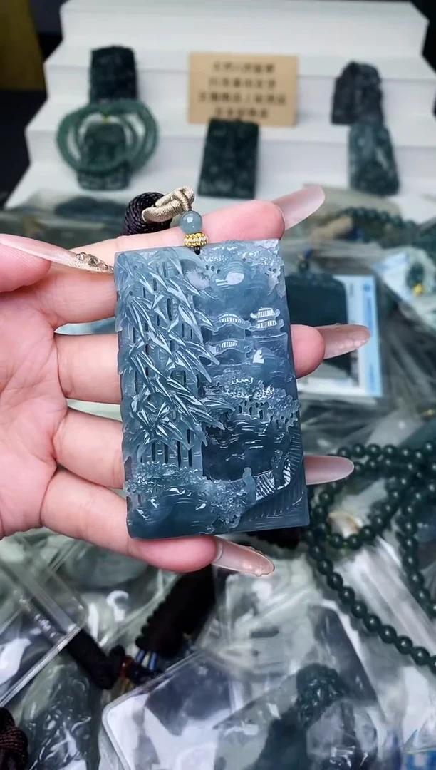 颈饰未镶嵌翡翠