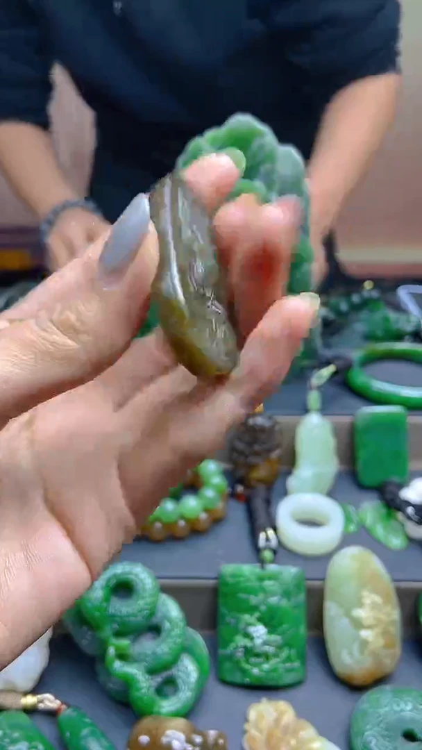 颈饰未镶嵌和田玉1