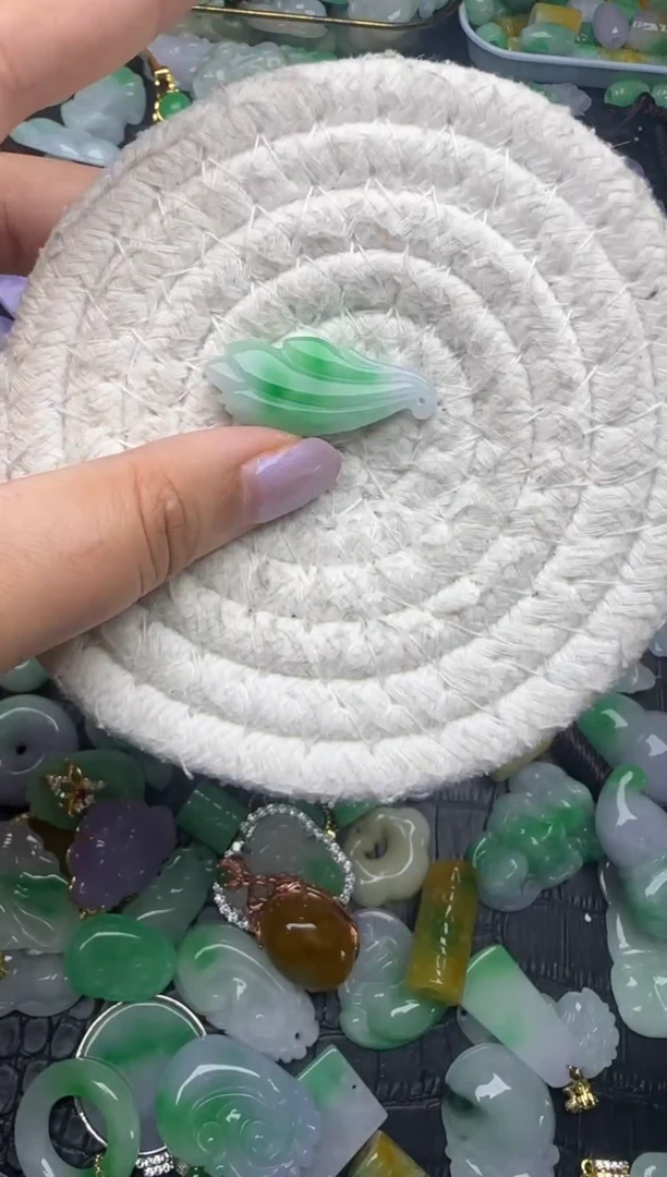 颈饰未镶嵌翡翠缅甸翡翠吊坠