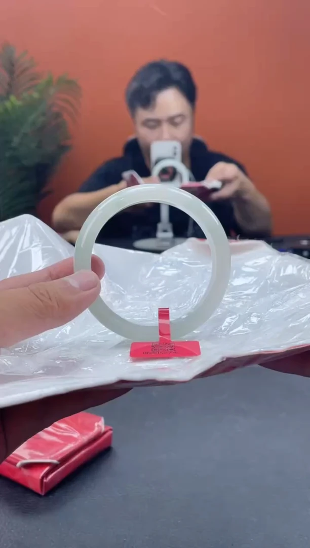 翡翠手镯未镶嵌19
